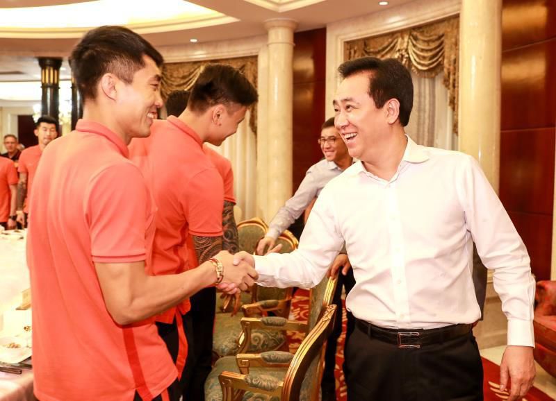 纽卡斯尔联上场比赛在主场3-0完胜富勒姆，球队结束连败重回胜轨，士气得到提升。
